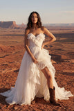 Vestido de novia de playa A Stripless A Line con volantes y volantes