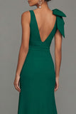 Vestido formal largo largo con escote en V y volantes verde oscuro y abertura