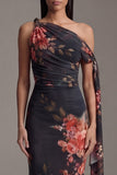 Vestido floral fruncido con cuello asimétrico y sirena