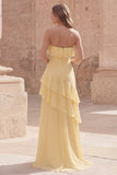 Vestido largo de invitado de boda amarillo sin tirantes Línea A con volantes