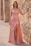 Vestido largo de graduación rosa de satén fruncido y largo de satén con abertura rosa en línea A