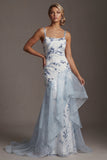 Vestido de sirena azul claro con volantes de sirena