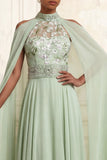 Vestido largo largo de graduación con escote halter, escote de A-line con un cuello halter y polvoriento de tul salvia bordado con cuentas y capa