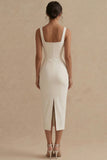 Vestido de compromiso midi blanco de cuello cuadrado y funda de satén