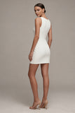 Vestido blanco pequeño bodycon de satén con escote bateau