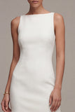 Vestido blanco pequeño bodycon de satén con escote bateau