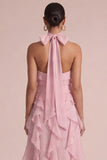 Vestido largo de invitado de boda con rodas rosas polvorientas con húmenes florales