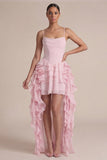 Corsé rosa: Un vestido mini con volantes de línea