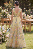 Vestido largo de flores bordado en línea A amarillo de tul con escote en V