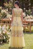 Vestido largo largo de tul en línea A con escote en V bordado en pisos y línea A amarillo