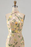 Vestido largo floral bordado con cuello champán sirena y abertura