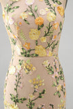 Vestido largo floral bordado con cuello champán sirena y abertura