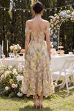 Corsé de tul con línea A descubierto y vestido midi floral bordado