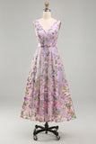Vestido midi floral bordado en línea A de tul lila y escote en V