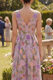 Vestido midi floral bordado en línea A de tul lila y escote en V