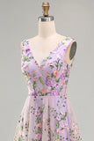 Vestido midi floral bordado en línea A de tul lila y escote en V