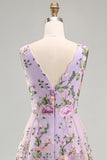 Vestido midi floral bordado en línea A de tul lila y escote en V