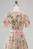 Vestido midi midi floral bordado de tul en pico con escote en V y manga corta