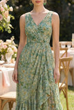 Vestido verde polvoriento de escote en V con escote alto y floral bajo con volantes