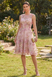 Vestido midi floral con aplicada de tul en tul rosa fucsia y cuello redondo