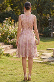 Vestido midi floral con aplicada de tul en tul rosa fucsia y cuello redondo