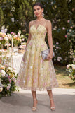Corsé floral amarillo claro con tirantes finos Un vestido Midi de línea