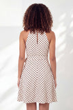 Vestido de graduación mini de graduación blanco con cuello de puntas negras y cuello halter con cinturón