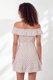 Mini vestido de graduación blanco blanco con volantes y volantes de puntos negros descubiertos con cinturón