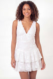 Mini vestido de graduación blanco blanco floral con escote en V y volantes