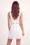 Vestido de graduación mini de corte blanco de encaje blanco con escote en V