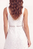 Vestido de graduación mini de corte blanco de encaje blanco con escote en V