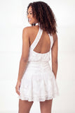 Mini vestido de graduación blanco con escote en A y escote en A