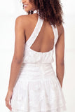 Mini vestido de graduación blanco con escote en A y escote en A