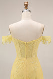 Vestido largo de graduación largo de corsé amarillo de encaje con línea de hombros en forma de A