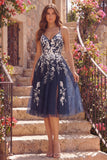 Vestido midi floral de tirantes finos azul marino con abertura