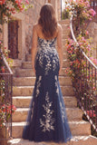 Vestido largo de graduación floral sirena azul marino con apliques