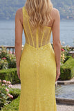 Sirena amarillo brillante Corsé de un hombro Lentejuelas Vestido largo de graduación con abertura