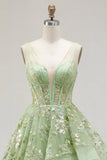 Corsé verde A-Line con escote en V y vestido largo de graduación con volantes