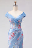 Vestido largo de graduación azul con escote en V y Corsé con plique de sirena