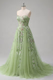 Vestido de graduación verde verde bordado con flores en línea A de tul
