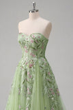Vestido de graduación verde verde bordado con flores en línea A de tul