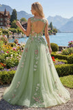 Vestido de graduación verde con escote bateau floral y aplicación de línea A