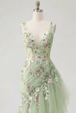 Vestido de baile de fin de curso verde floral con escote en V y volantes con sirena