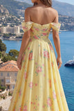 Vestido largo largo de graduación con volantes y flor amarillo brillante, con hombros y bollos