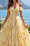 Vestido de graduación amarillo arrugado sobre los hombros A Línea larga de flores