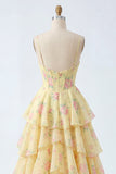 Tirantes finos amarillos: un vestido de fin de curso floral con corsé y volantes