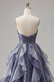 Vestido largo de graduación azul polvoriento azul sin tirantes con corpiño fruncido y volantes en cascada