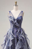 Elegante vestido de graduación azul polvoriento de tul con escote en V y volantes escalonados