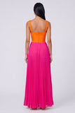 Vestido largo plisado de línea A naranja y fucsia