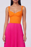 Vestido largo plisado de línea A naranja y fucsia